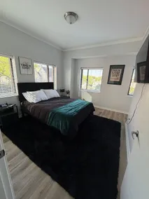 Luxe Stay Sleeps 6 + Free Parking - Image 2
