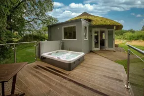 Corrie Cottage. Thatched Cottage with Hot Tub - Image 4