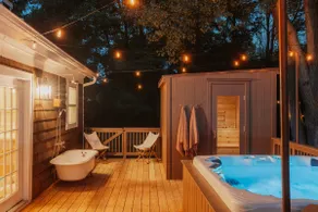 Green Lakes Streamside Escape: Sauna & Hot Tub - Image 2