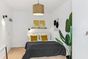 Modern & bright • 2 rooms • Near DUS/CGN • Parking/elevator - Image 2