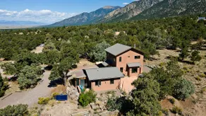 White Lotus House: 2 BR, 2.5 BA on 3 Acres - Image 3