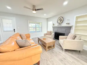 Charming Leesburg Cottage/Ample Parking for Boats - Image 3