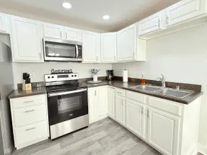 Charming Leesburg Cottage/Ample Parking for Boats - Image 2
