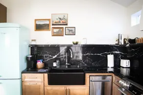 Newly Built Chic Downtown Studio/Private Garage - Image 3