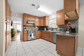 Casa Grande Central Spacious Retreat with Hot Tub - Image 3