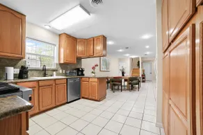 Casa Grande Central Spacious Retreat with Hot Tub - Image 4