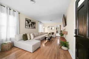 Casa Grande Central Spacious Retreat with Hot Tub - Image 2