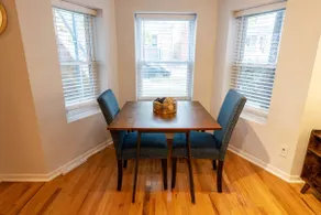 Modern Comfort in Roscoe Village - Image 5