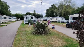 3-Bed Cabin at Picturesque Tattershall Lakes - Image 5