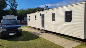 3-Bed Cabin at Picturesque Tattershall Lakes - Image 2
