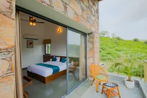 6 BHK Lagoon Villa w/ Riverfront-Pool-Parking - Image 4