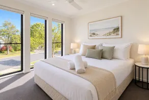 Golfside Escape – Stylish 3BR Townhouse in Robina - Image 3