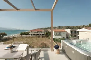 Superior Suite with private jacuzzi (Sea View). - Image 2