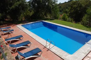 Isolated 6-bedroom villa with pool - Image 4