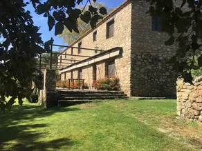 Isolated 6-bedroom villa with pool - Image 2