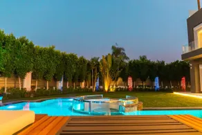 Luxury 6 Bedroom Villa heated Pool-Beverly Hills - Image 2