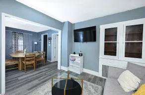 3 BR Home w/ Smart TV's I Fully Stocked | King Bed - Image 4