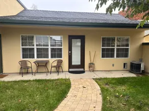 Modern Style & Convenience + Private Courtyard - Image 4
