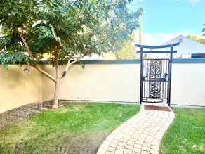 Modern Style & Convenience + Private Courtyard - Image 3