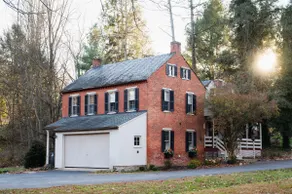 3 BR 1800 Farmhouse Near Lancaster City - Sleeps 8 - Image 5