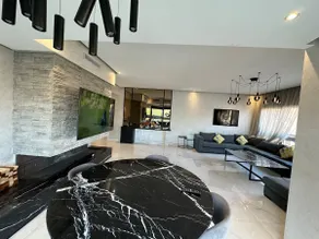Central Luxury 3 Master BedsAppart by JacobsAppart - Image 3