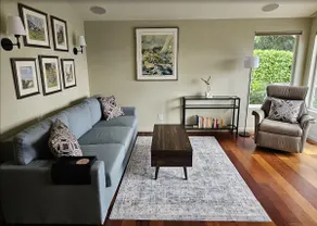 Tranquil Cottage Retreat Near Golden Gardens - Image 2