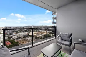 Stylish Apt w/ Stunning Views, Pool & Parking - Image 3