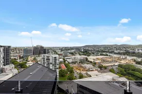 Stylish Apt w/ Stunning Views, Pool & Parking - Image 5