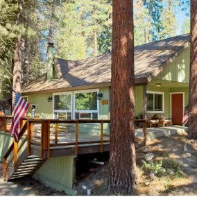 Fire pit, kids play area, treehouse, zipline, pets - Image 3