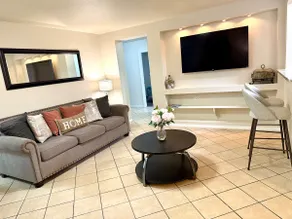 Cozy Stay Near Airport, Dining & I-10 Guest Fave! - Image 2