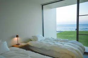 Designer villa on the ocean with a view of the horizon - Image 4