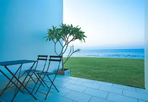 Designer villa on the ocean with a view of the horizon - Image 2