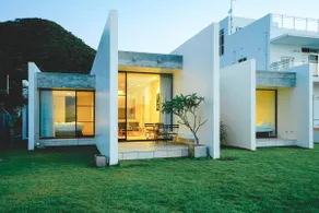 Designer villa on the ocean with a view of the horizon - Image 3