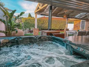 Relaxing 4BR House Enjoy Spa, Sauna , Private Garden - Image 3
