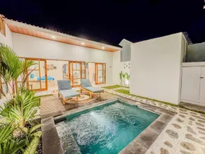Brand New! Stylish Ocean Blue Getaway - Image 2