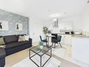 Worcester Retreat by Signature Stays - Pool & Spa - Gym - Modern - Image 2