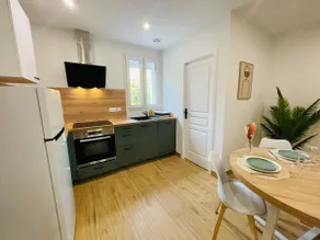 Home Theater Suite • Smart TV • Queen • Wi-Fi • Train Station - Image 3