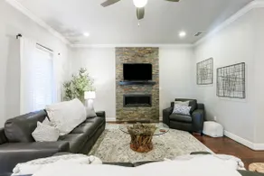 Overton Manor | Walk to TTU | Sleeps 8 | King Bed - Image 2