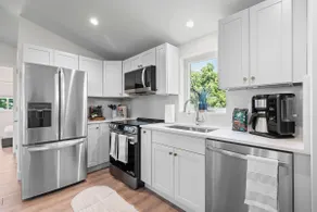 Walkability + Close to downtown, hiking, Red Rocks - Image 4