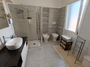 Julia 81 Rooms - Entire Accommodation - Image 5