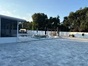 NEWLY Remodeled, Pool Royale Haven in Tampa - Image 5