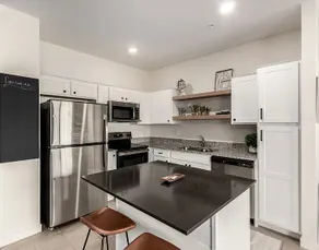 Trendy 2BR Phoenix Townhouse with community POOL - Image 3