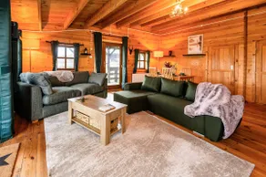 #67 Private Hot Tub Reindeer Lodge retreat - Sleeps 6 - Perfect for Contractors and Families - Free Parking - Image 2