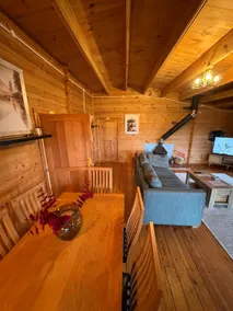 #67 Private Hot Tub Reindeer Lodge retreat - Sleeps 6 - Perfect for Contractors and Families - Free Parking - Image 4