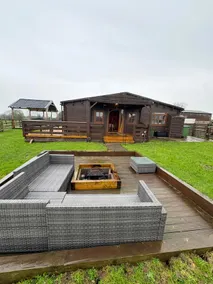 #67 Private Hot Tub Reindeer Lodge retreat - Sleeps 6 - Perfect for Contractors and Families - Free Parking - Image 3