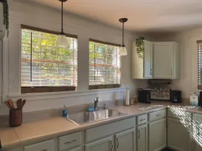 Cozy home near Elon and Downtown Burlington - Image 4