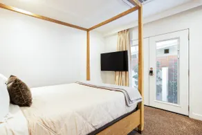 Washington Suite 102 - Image 2