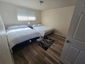1 Bedroom Apartment Minutes from Freeway - Image 2