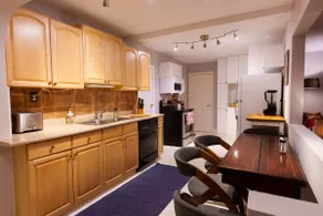 Charming Walkout Suite w/ Full Amenities - Image 4