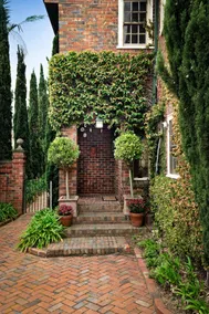 Charming Red Brick Estate in Kew 5BR & Playhouse - Image 3
